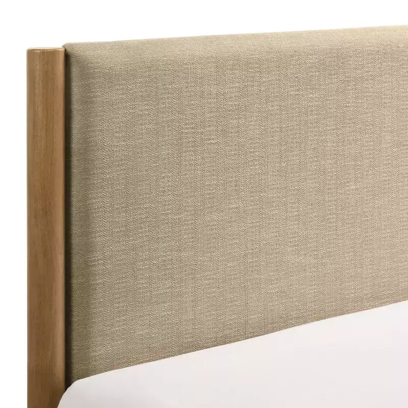 Vichy Rubberwood Platform Bed in Light Walnut