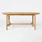Eettafel van natuurlijk hout
